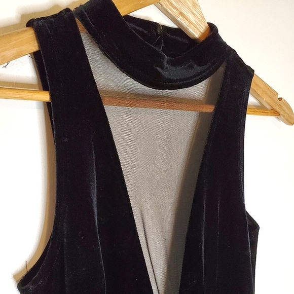 Black Velvet 80s Sleeveless Halter Dress with Low-Cut Mesh Front Chest - Picture 13 of 15